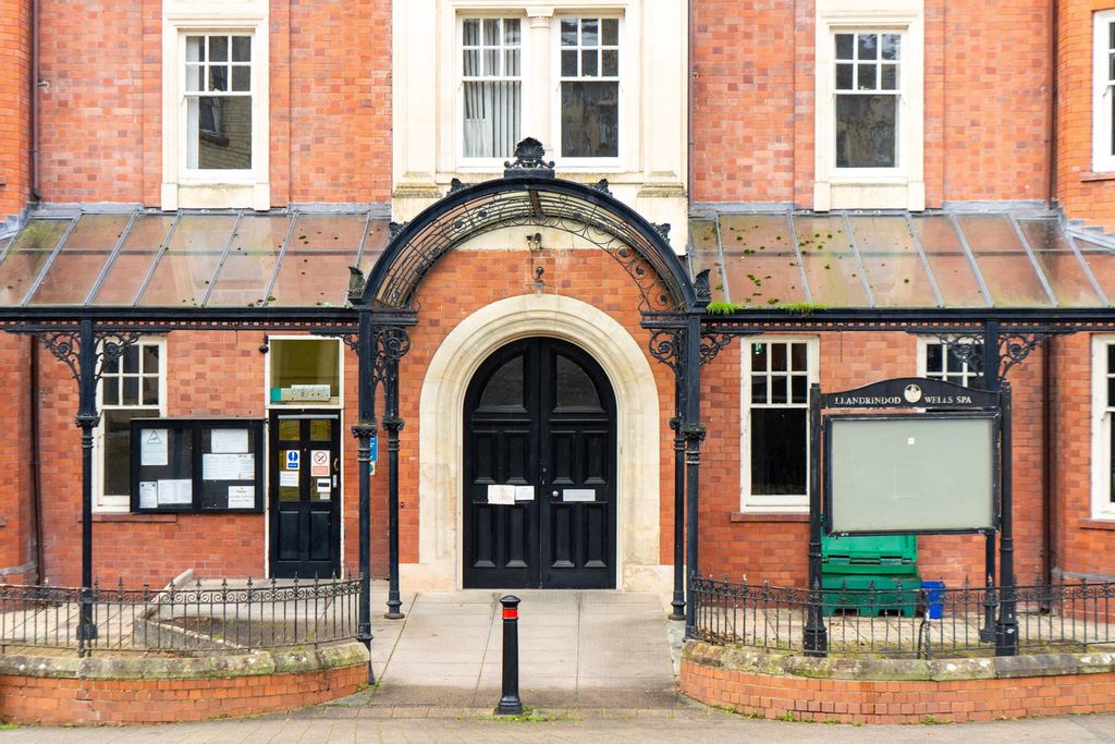 Property photo 3 of 51