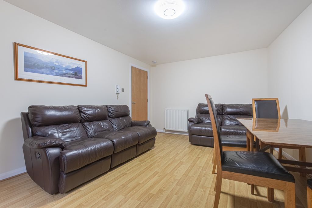 Property photo 3 of 16 Livingangle2