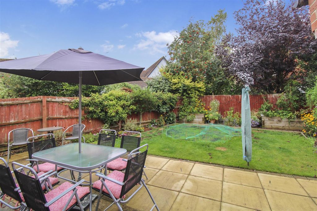 Property photo 2 of 33 Garden