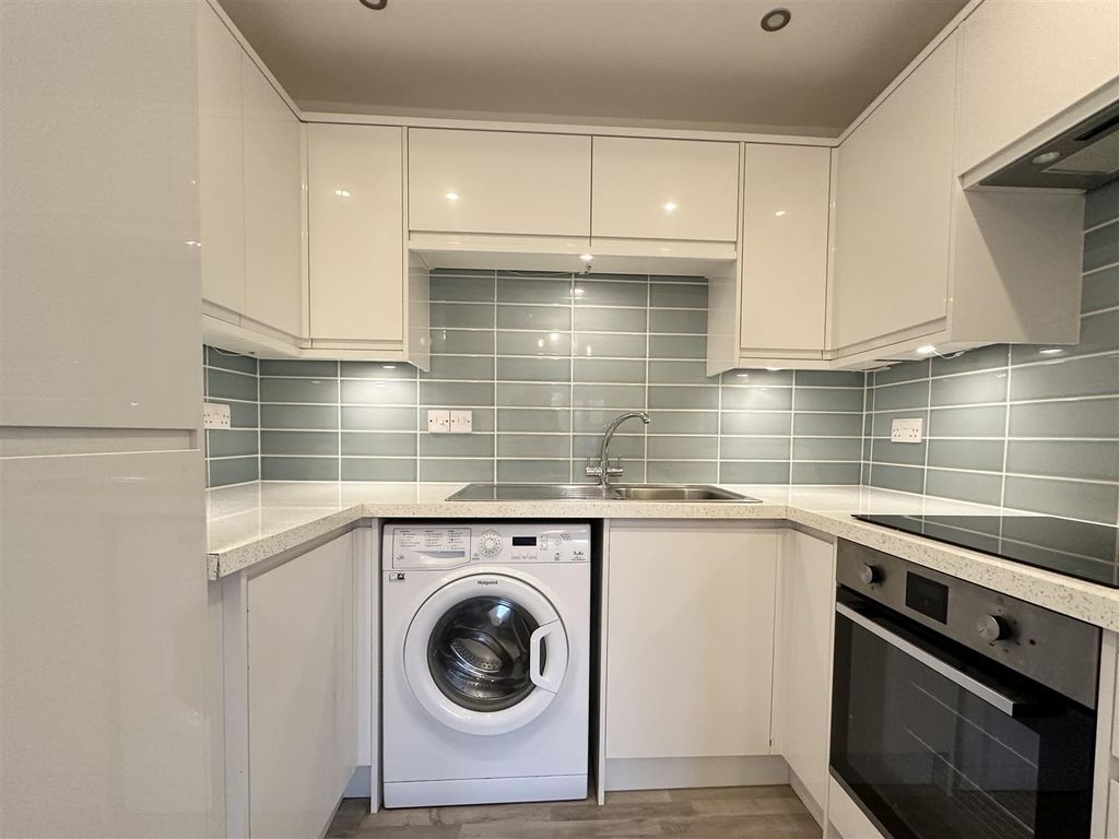 Property photo 2 of 12 Kitchen