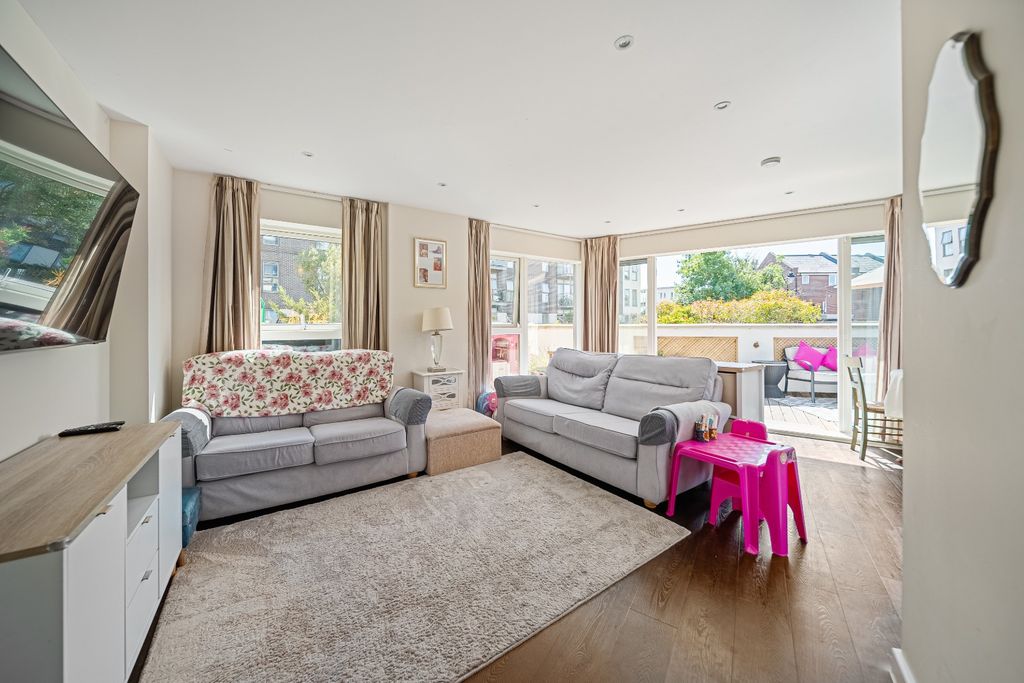 Property photo 2 of 13 4324612