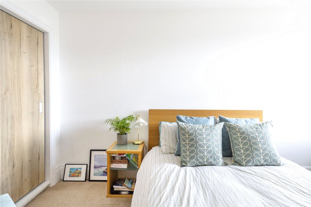 Additional image 11 of 2 bed flat for saleOakfield Road, Clifton, Bristol BS8