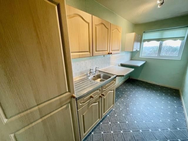 Property photo 3 of 12 Kitchen 2.Jpg