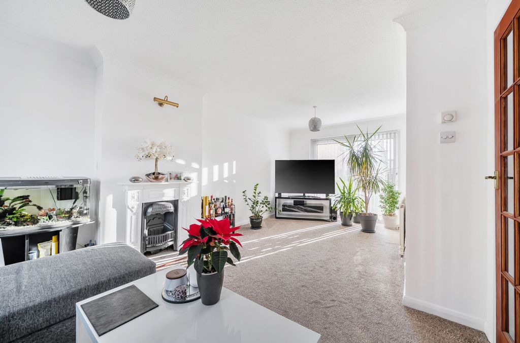 Property photo 2 of 21