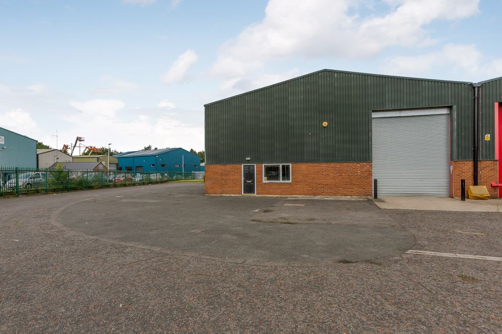 Property photo 2 of 8