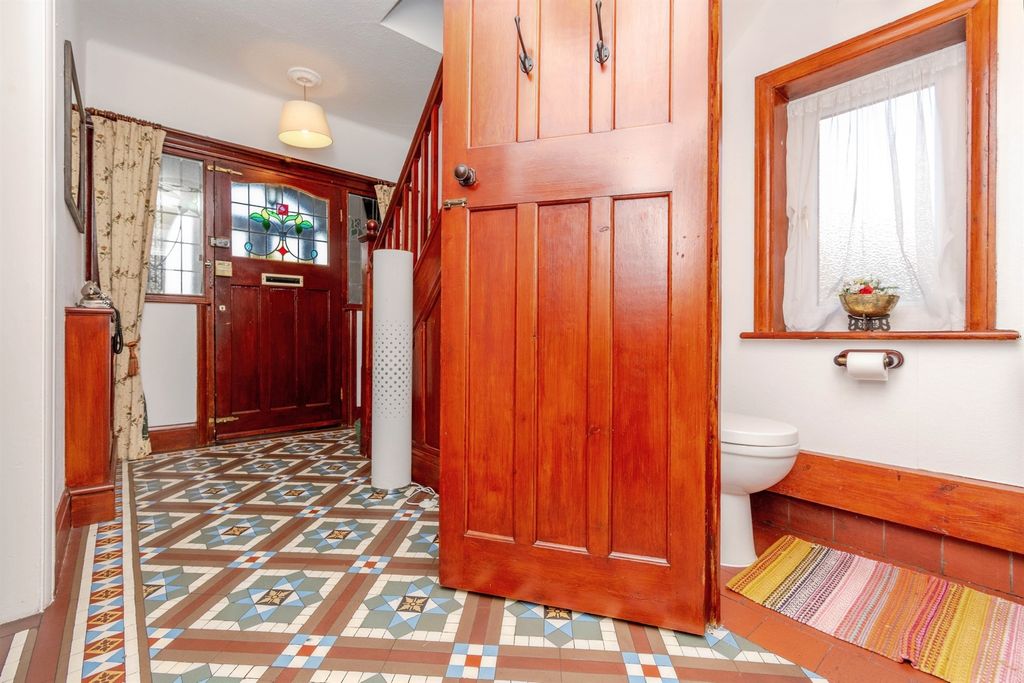 Property photo 2 of 17
