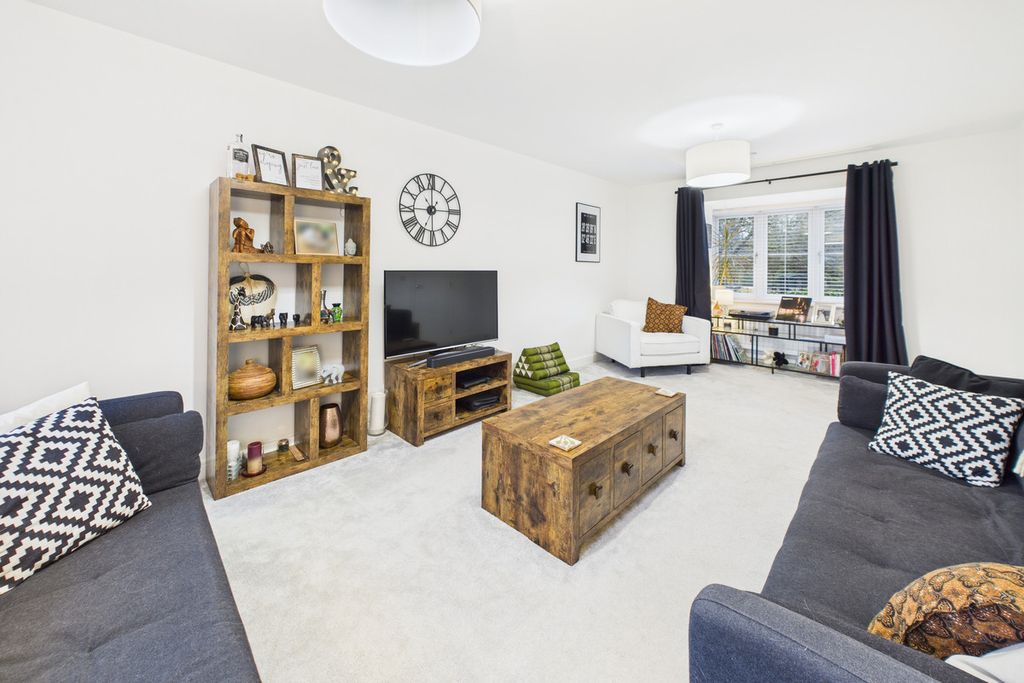 Property photo 2 of 39