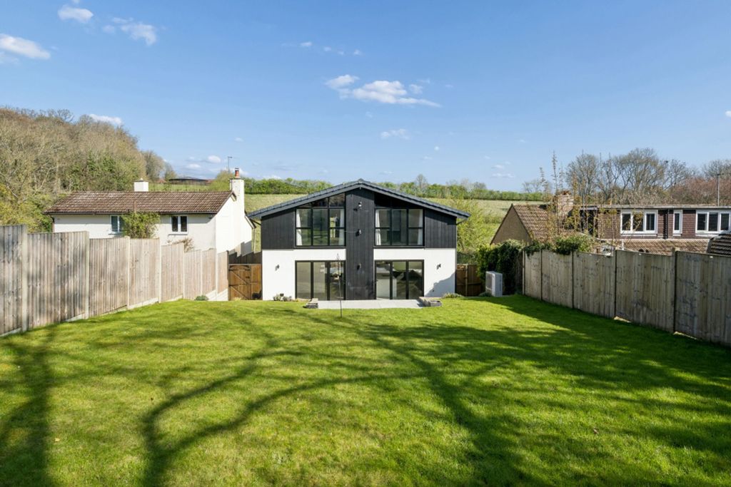 Property photo 1 of 43