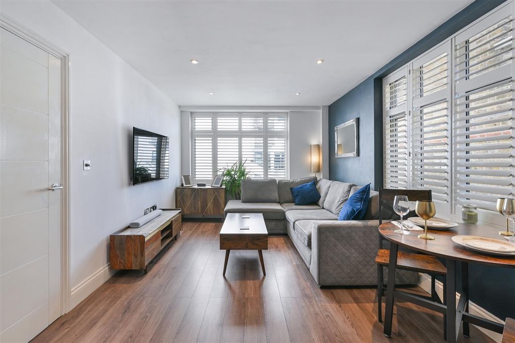 Property photo 3 of 16 Aldgate House (2).Jpg