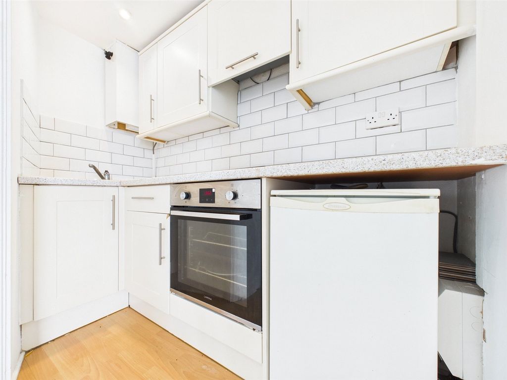 Property photo 1 of 12 Studio To Rent