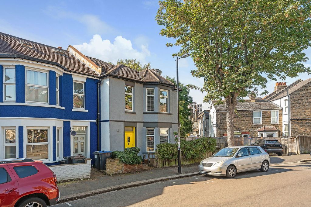 Property photo 1 of 34