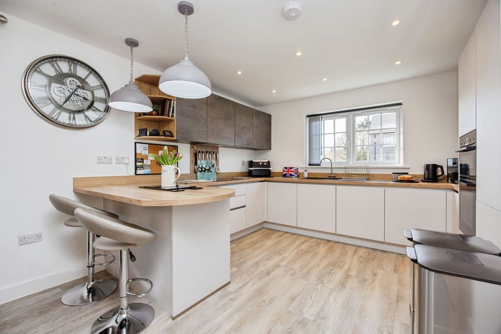 Property photo 2 of 20 Pbox-Img.Jpg