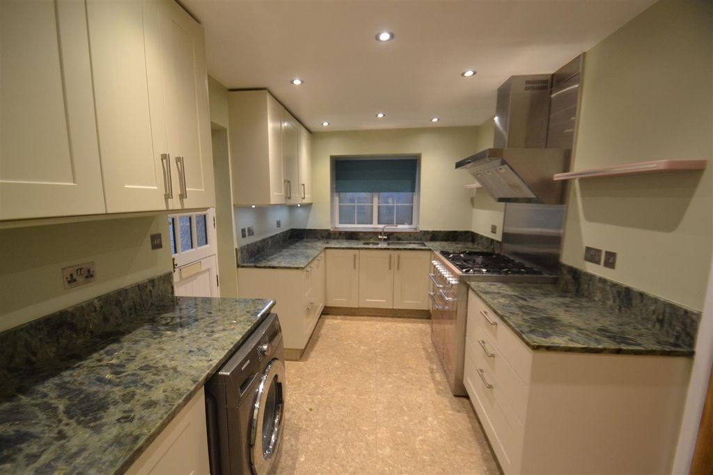 Property photo 2 of 19 Kitchen (3).Jpg