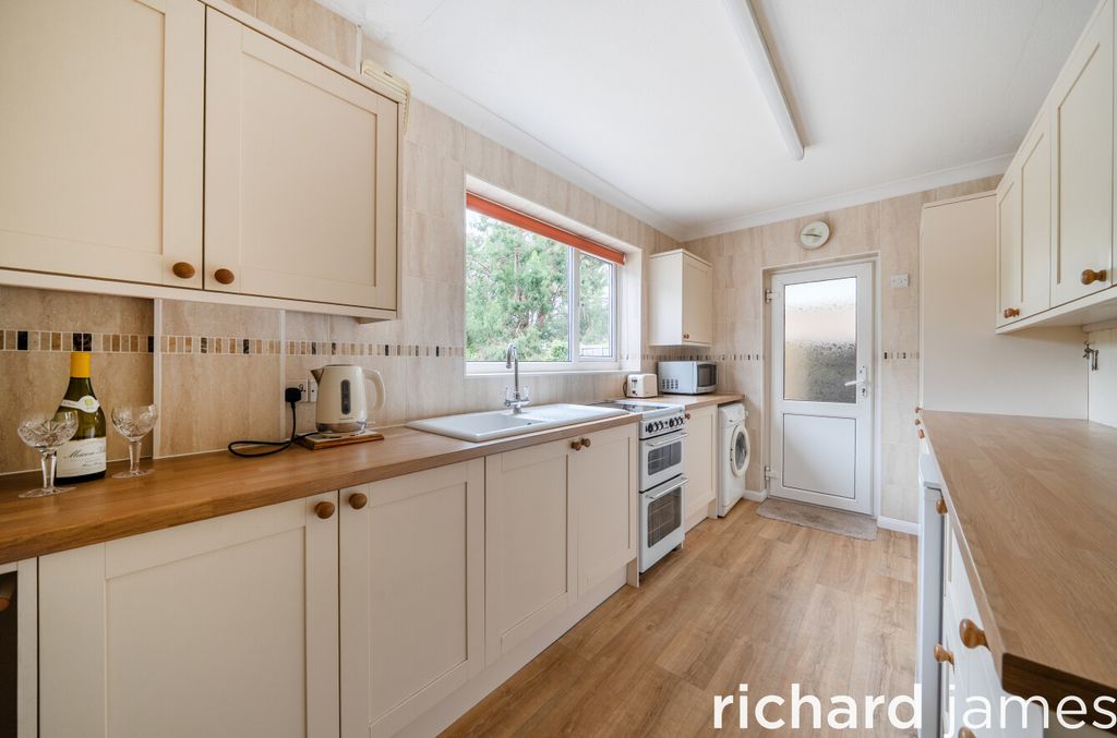 Property photo 2 of 12 7187A90683Bd405E9F242Ec8771836Ed