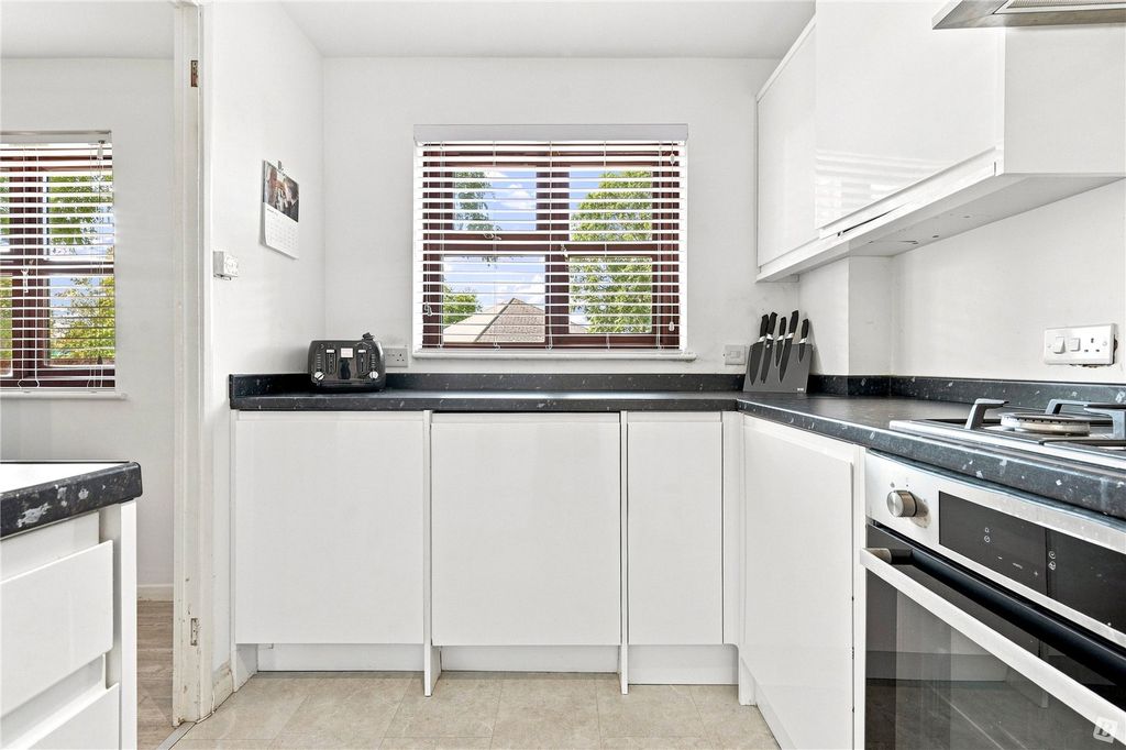 Property photo 3 of 7 Kitchen
