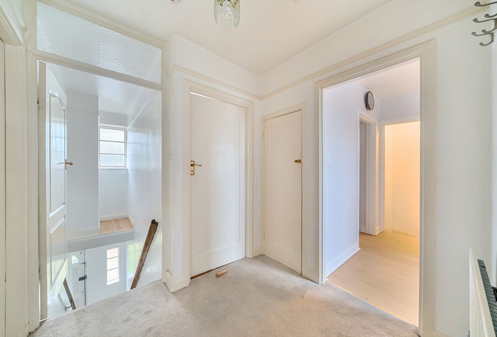 Property photo 2 of 13 Landing