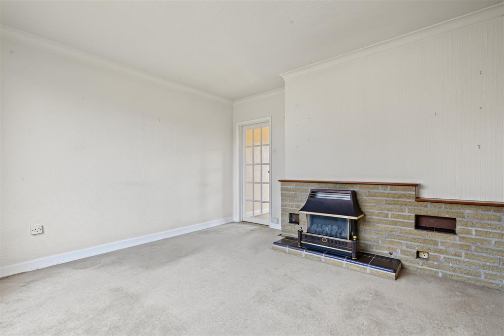 Property photo 2 of 20 Lounge