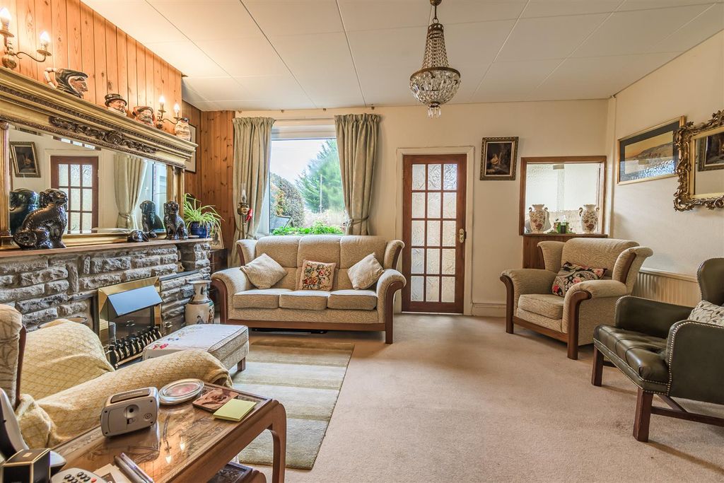 Property photo 2 of 20 Living Room