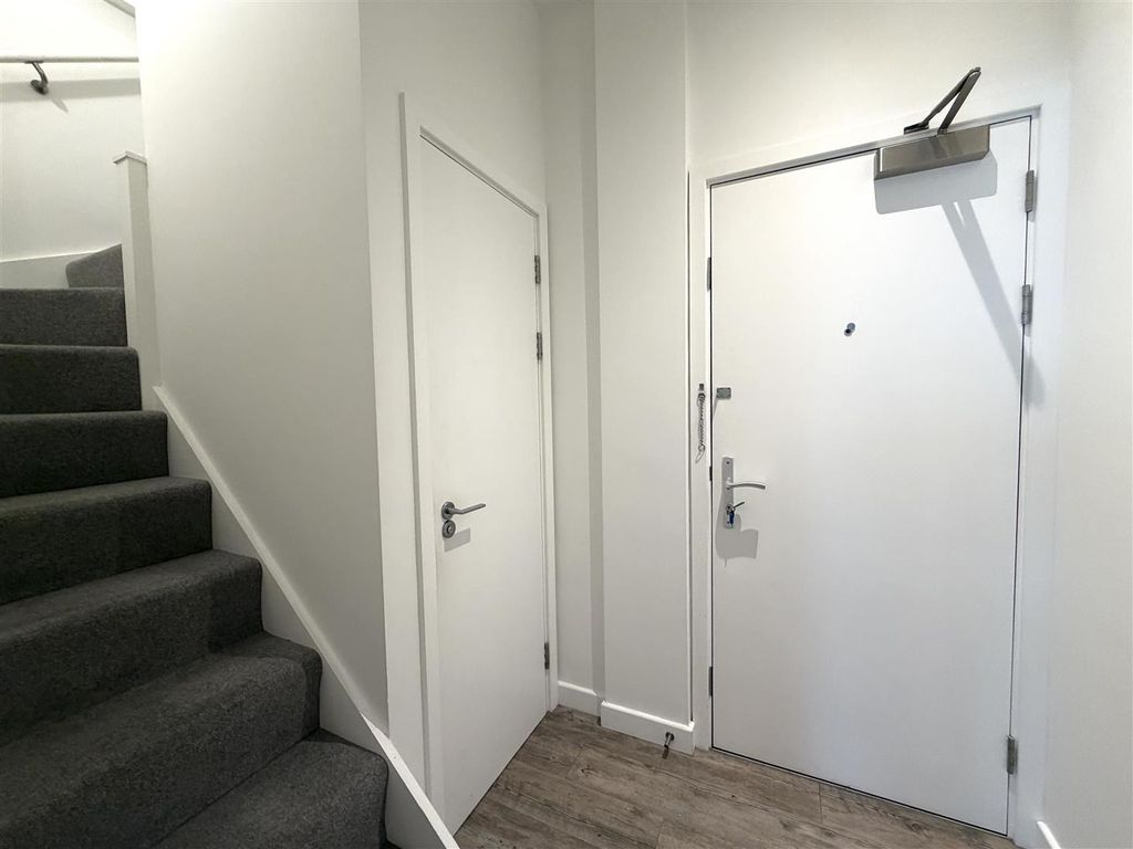 Property photo 3 of 13 Hallway.Jpeg