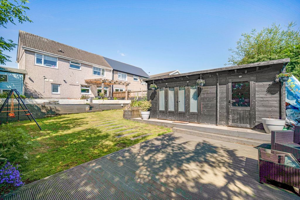 Property photo 2 of 33