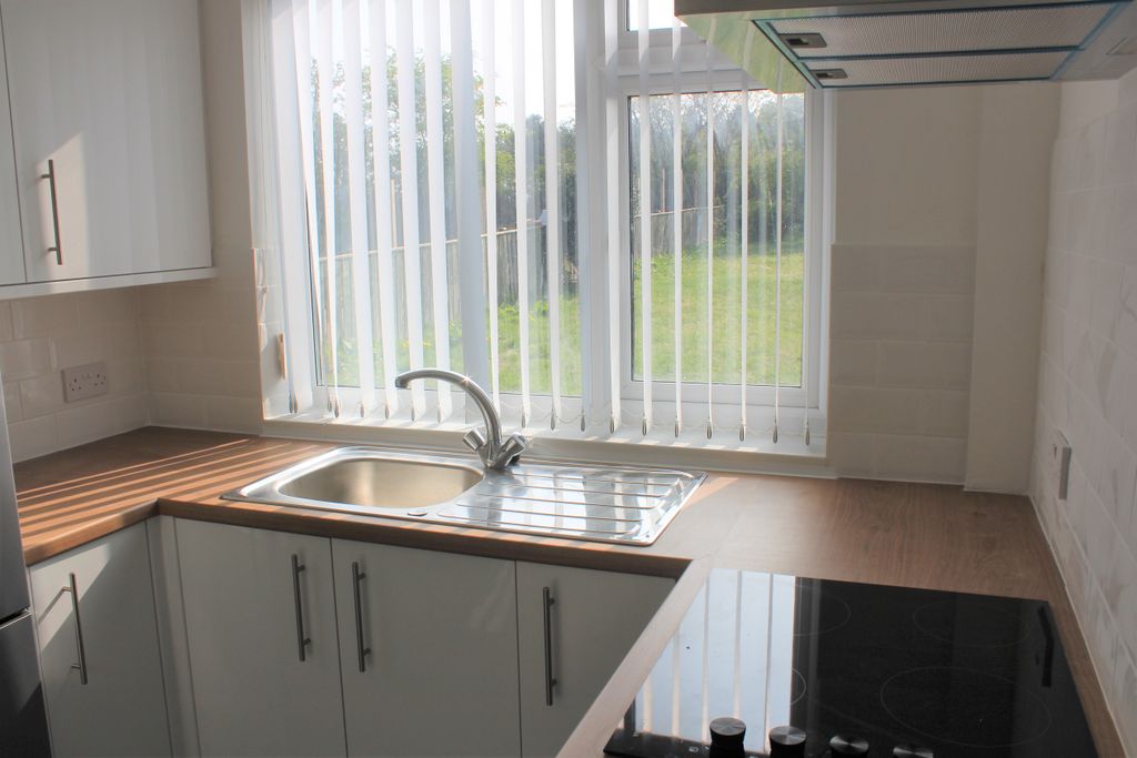 Property photo 3 of 10 Kitchen