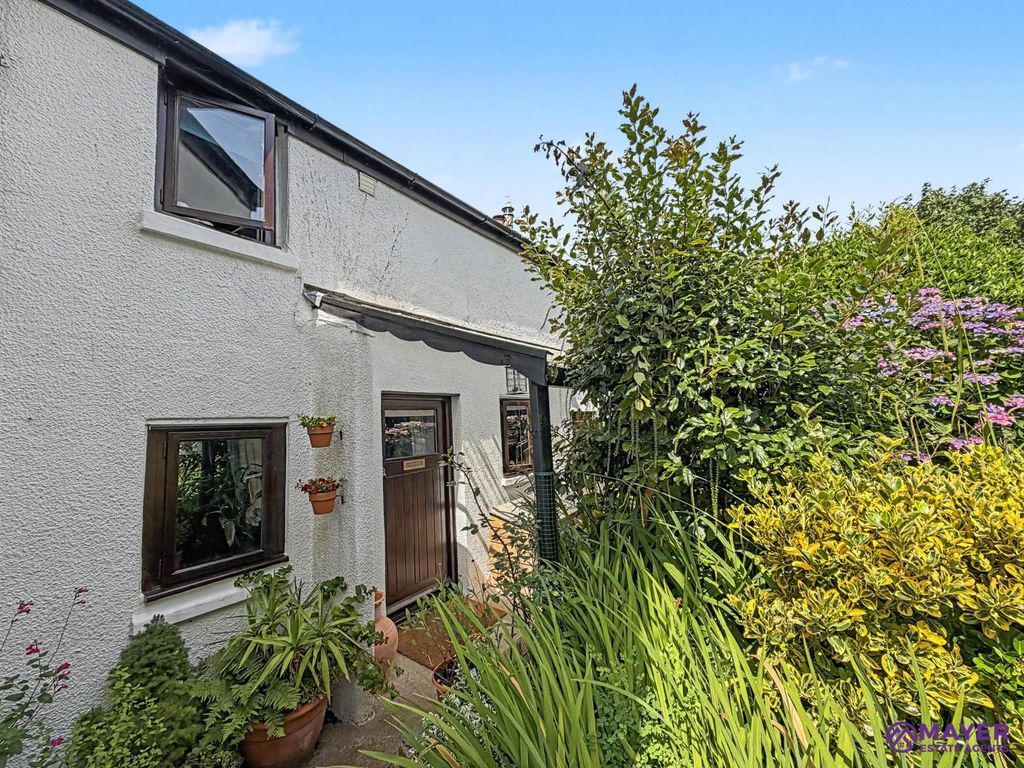 Property photo 2 of 28