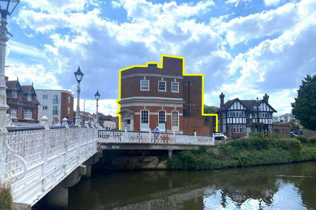 Property photo 2 of 11