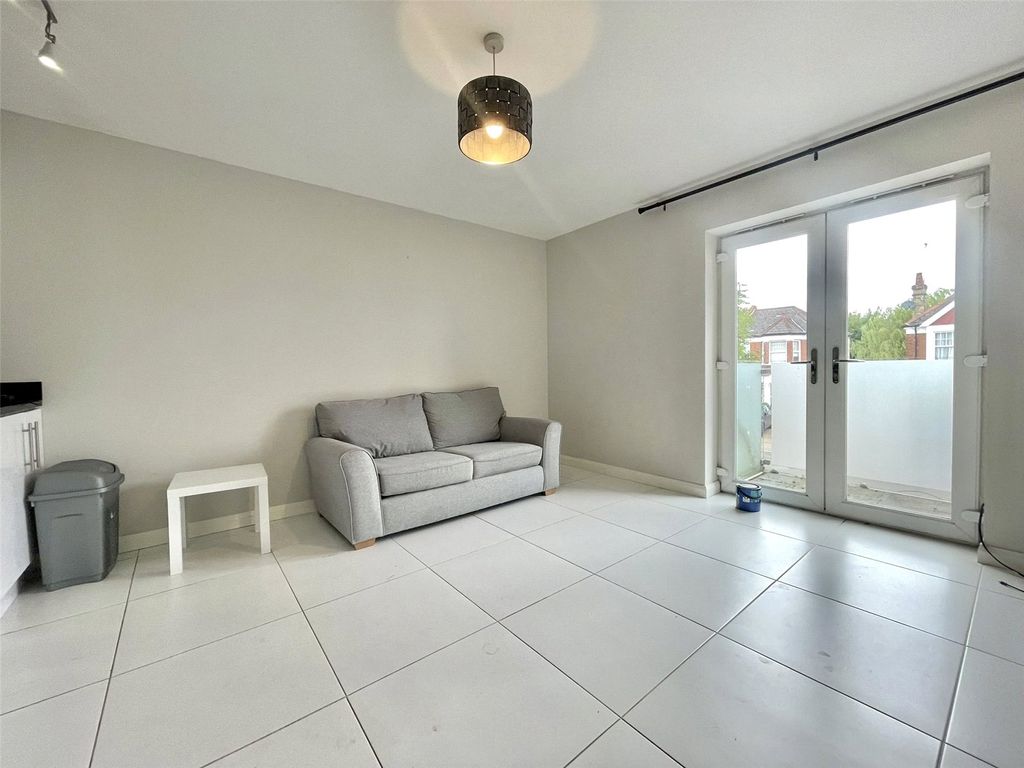 Property photo 2 of 6 Picture No. 11