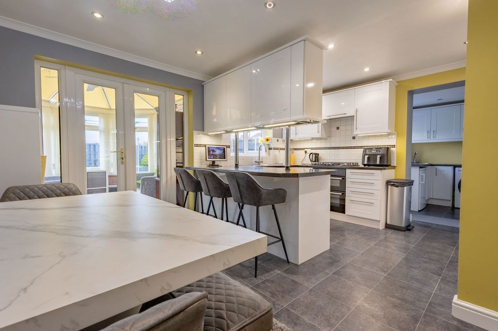 Property photo 2 of 30