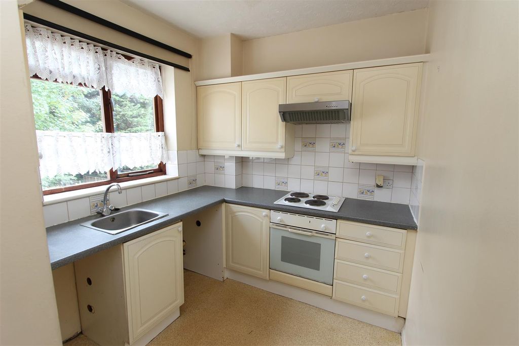 Property photo 2 of 7 Kitchen
