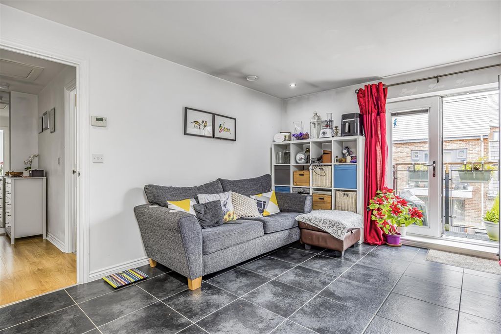 Property photo 3 of 15 15 Dexter Drive, Denmead-Porticomarketing-O'hara-1