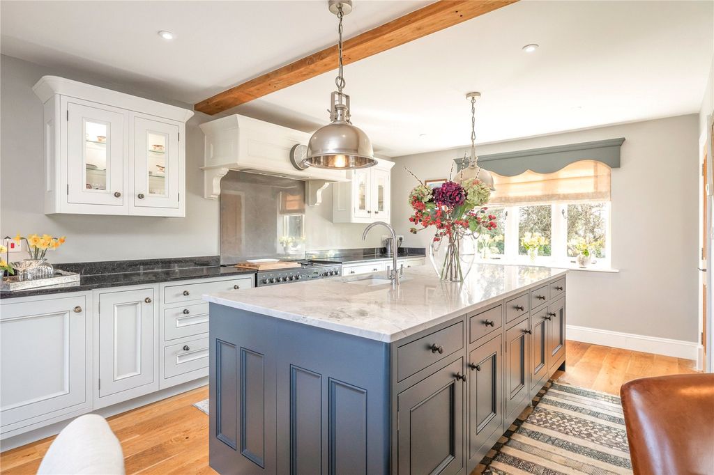 Property photo 2 of 21 Kitchen/Breakfast