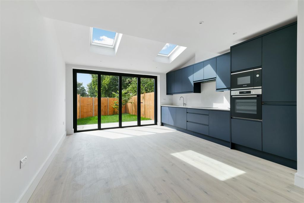 Property photo 2 of 9 Abbotsbury Road, 228A-3.Jpg