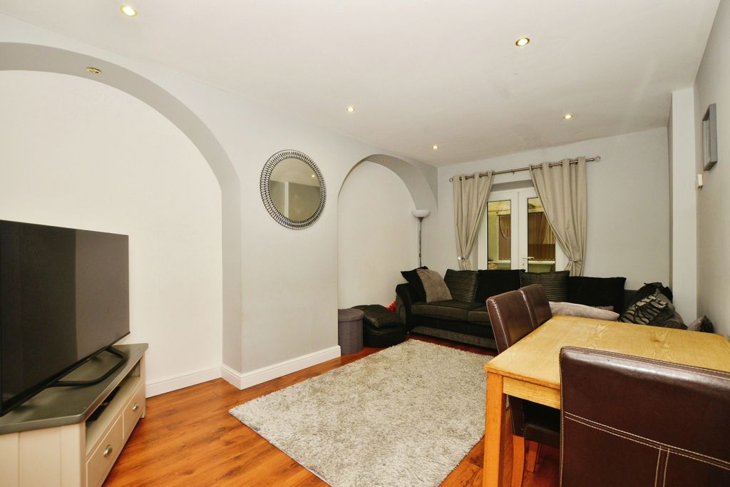 Property photo 2 of 14 Lounge