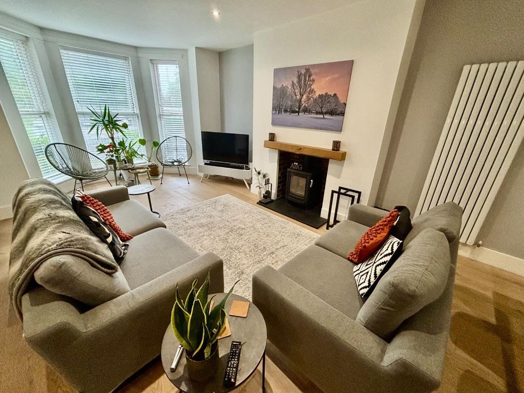 Property photo 3 of 19