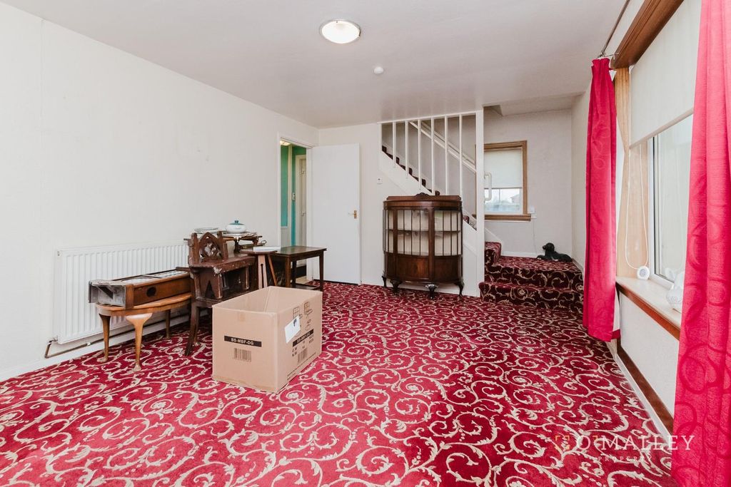 Property photo 2 of 11 Lounge