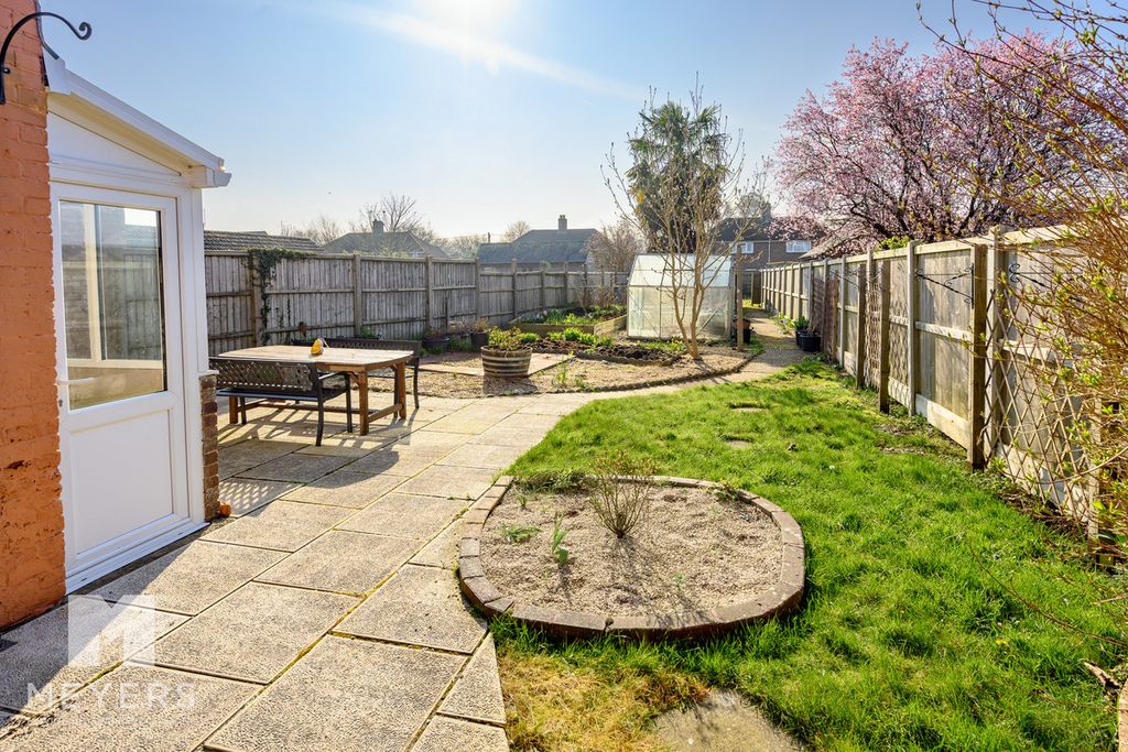Property photo 2 of 25