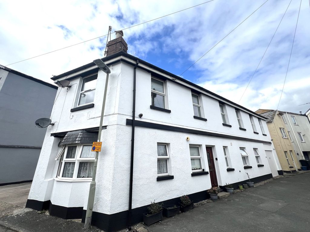 Property photo 1 of 6 Front