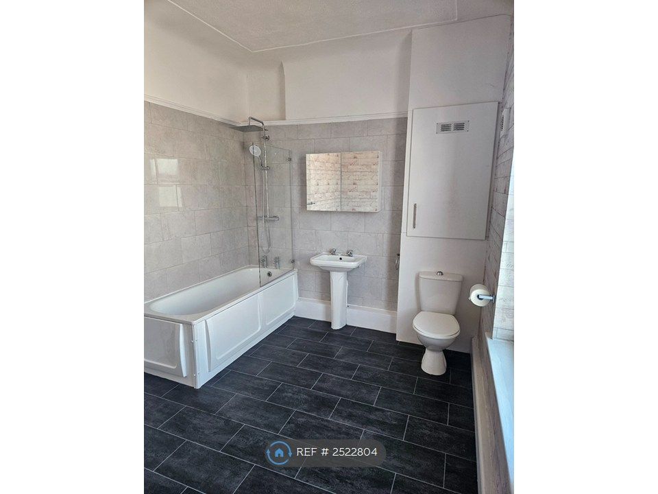 Property photo 3 of 9 Bathroom