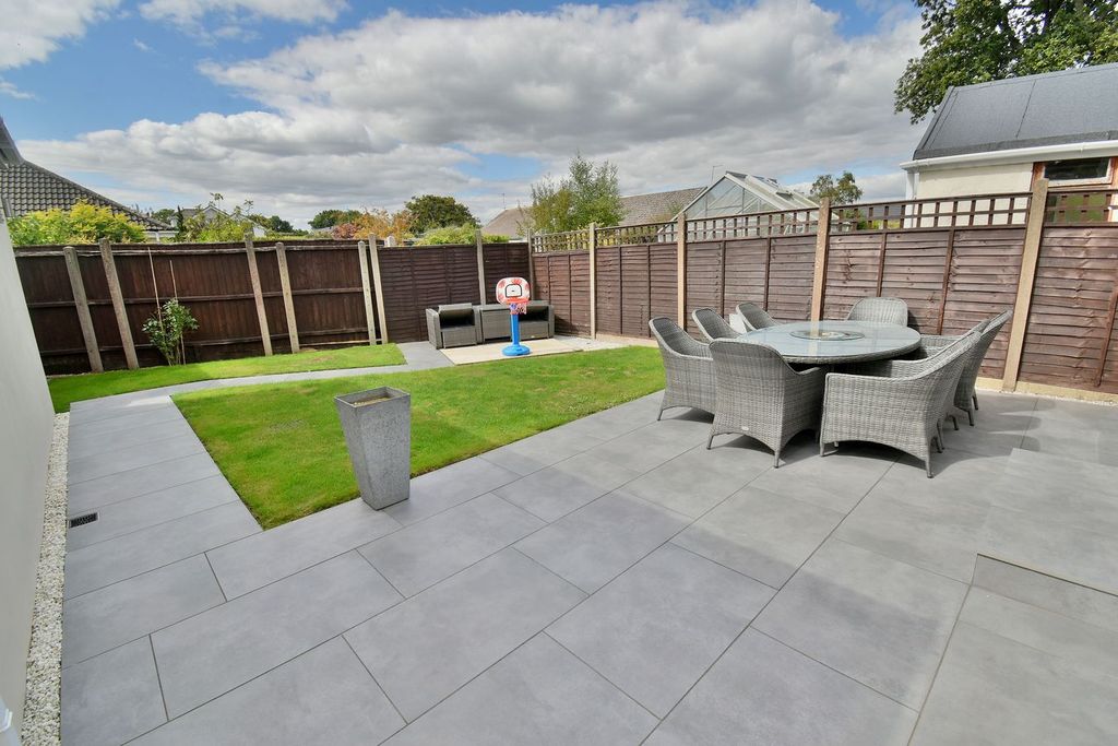 Property photo 2 of 22