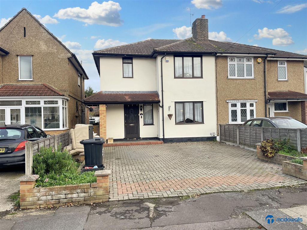 Property photo 1 of 16 53_Crownroad_Ilford_Ig61Nn (1).Jpg