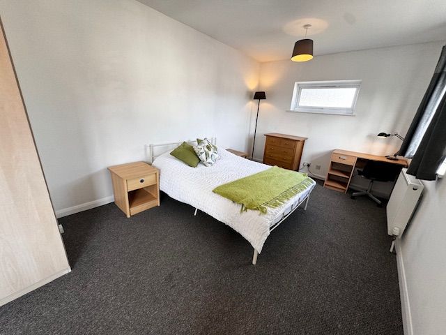 Property photo 1 of 24 Bedroom 1