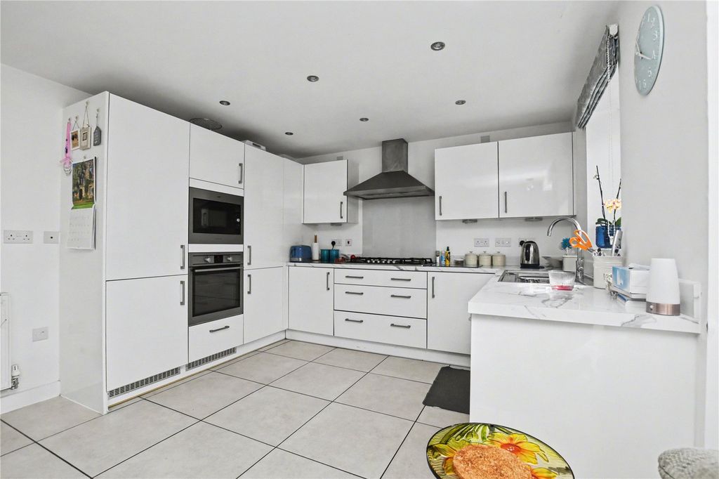 Property photo 3 of 23 Picture No. 24