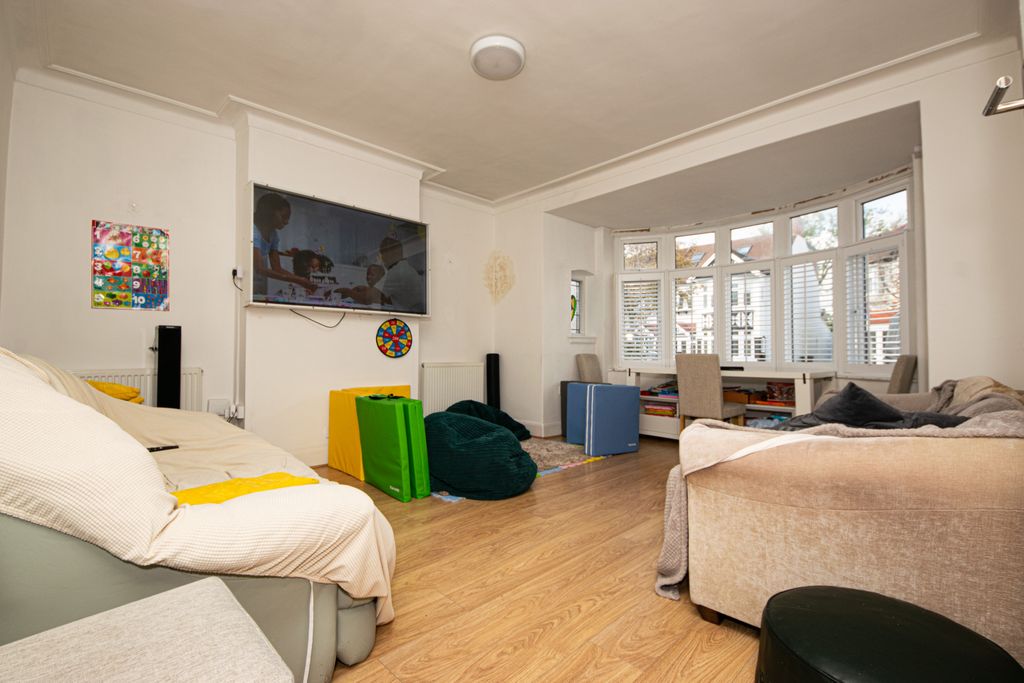 Property photo 2 of 11 Living Room