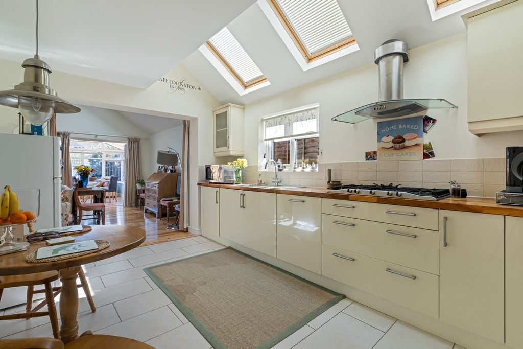 Property photo 3 of 24