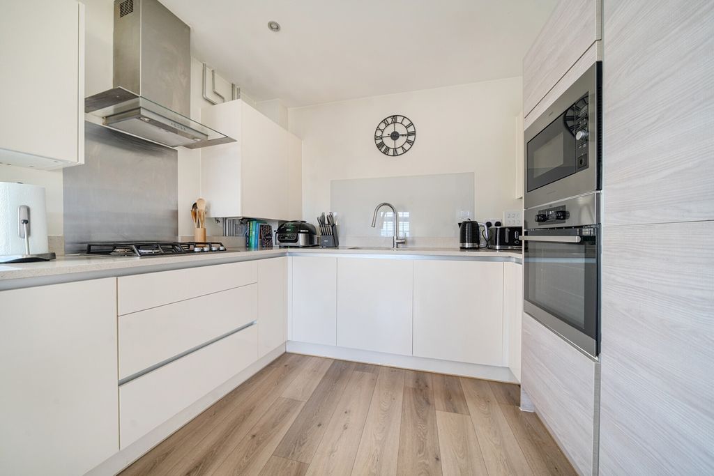 Property photo 3 of 16 Kitchen