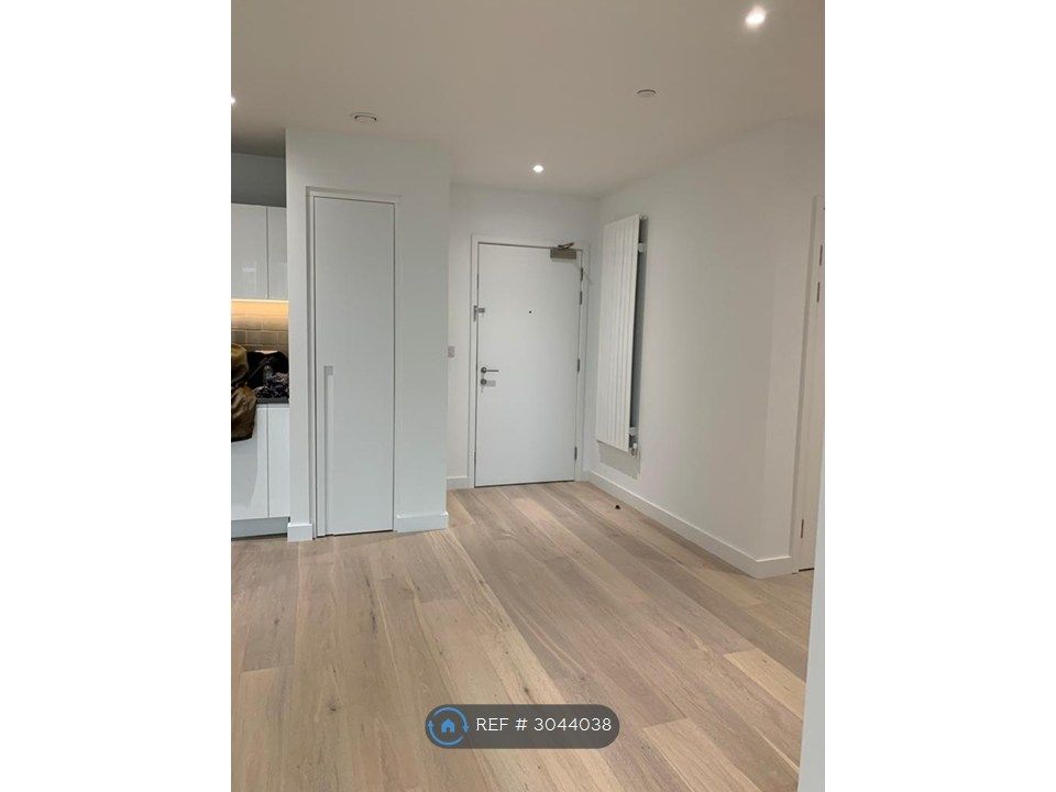 Property photo 2 of 18 Entrance