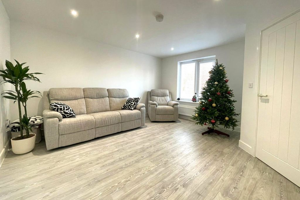 Property photo 2 of 13 Picture No. 07