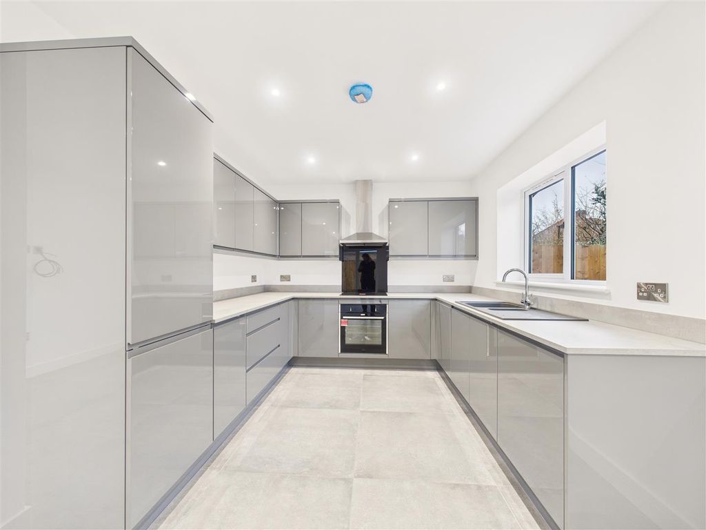 Property photo 2 of 13 Cam05451G0-Pr0088-Still013.Jpg