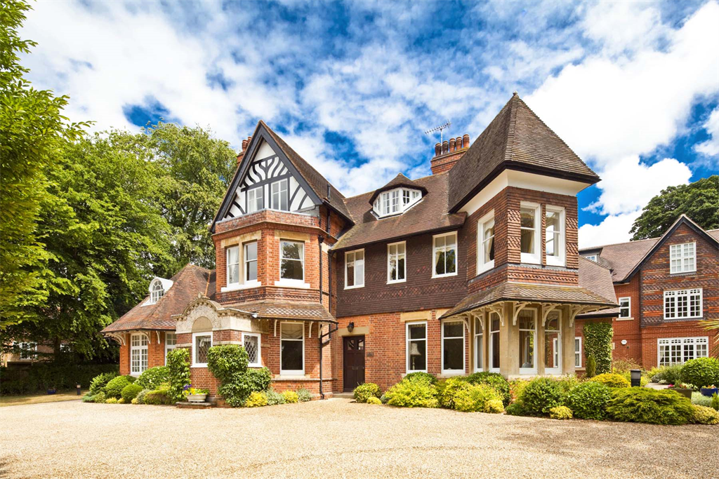 Property photo 1 of 12